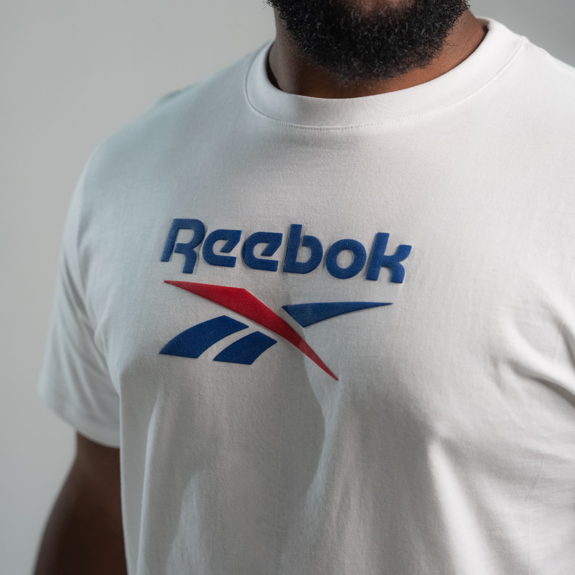 Polo Classics | Mid Stack Logo Tee | Hombre - Imagen 4
