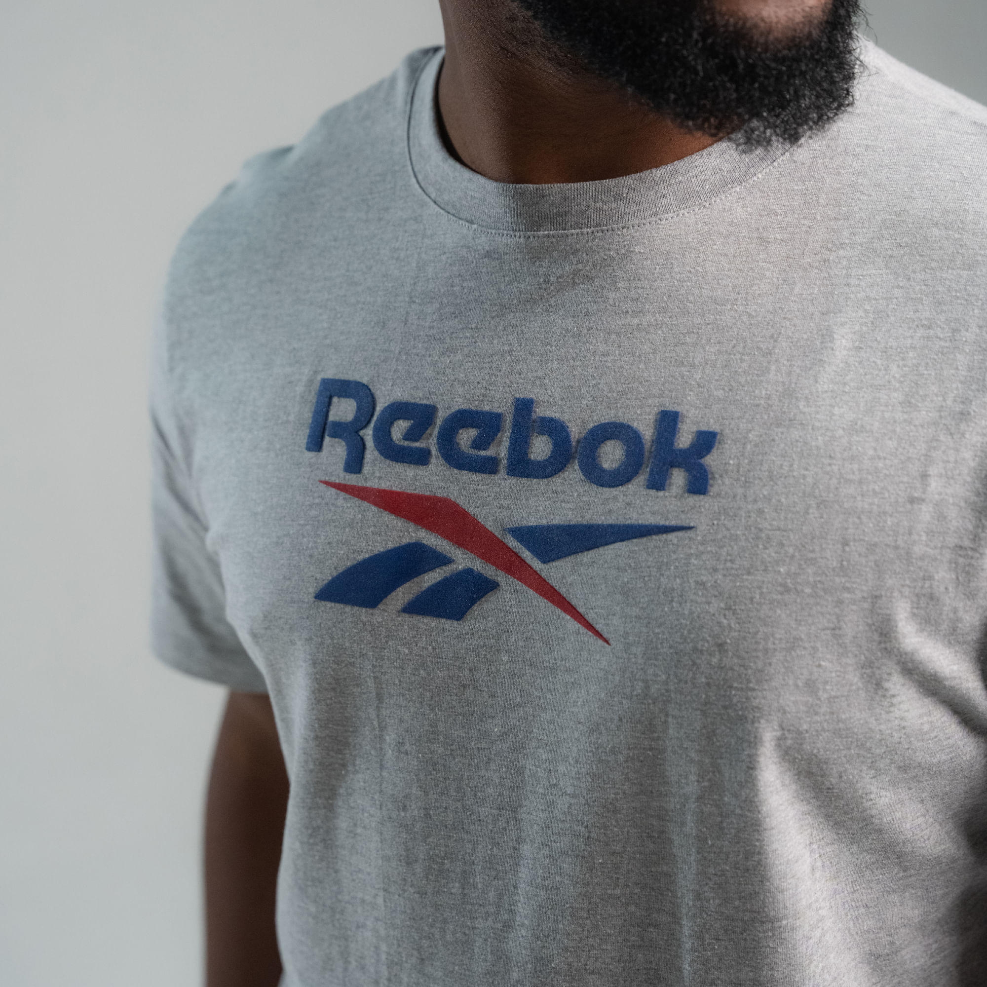 Polo Classics | Mid Stack Logo Tee | Hombre - Imagen 4