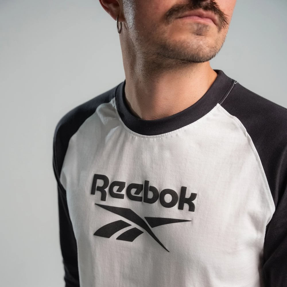Polo Classics | Ranglan Chest Logo Tee | Hombre - Imagen 4